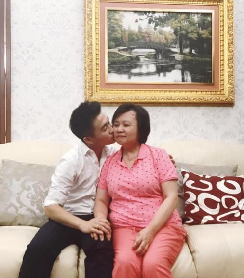 当年，赌王何鸿燊四太家的保姆，买彩票中了3000万，保姆乐坏了，她问赌王的儿子何