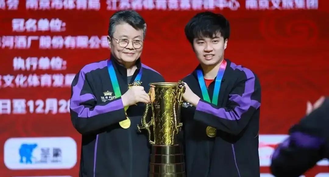 手腕撕裂还在打！林昀儒反手61%得分率疼得筷子都拿不稳，他仍把魏桥扛进决赛