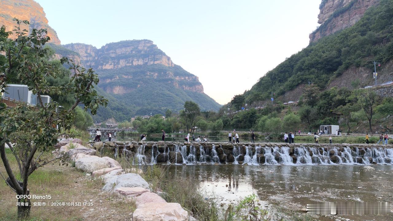 今天本来想去黑毛沟大峡谷来着，然后从南往北游，结果发现黑毛沟大峡谷堵车比万里长城