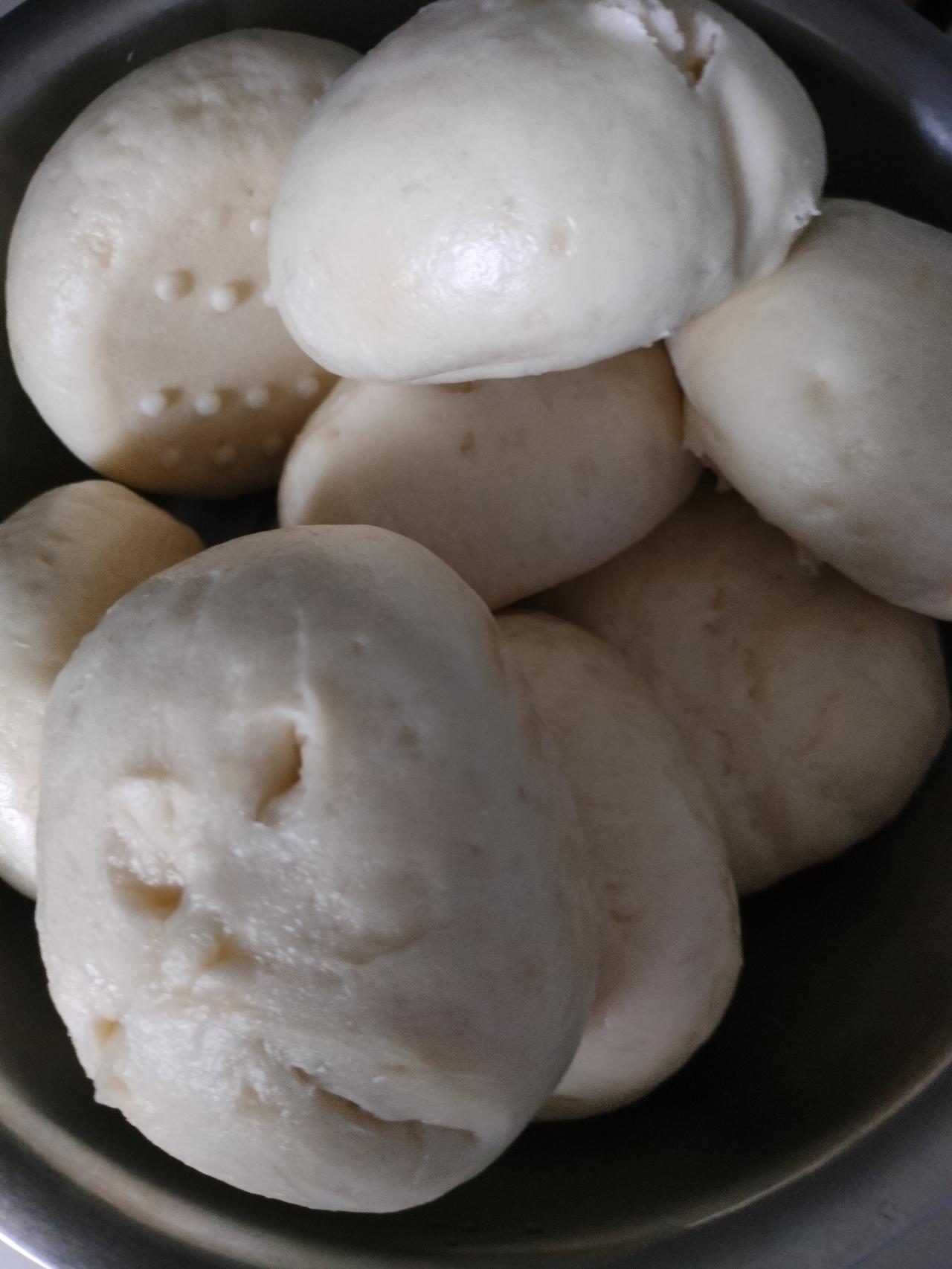 看看老公亲手蒸的红糖馒头，个个又白又胖，蓬松饱满的大馒头。不用去外面买了，在家