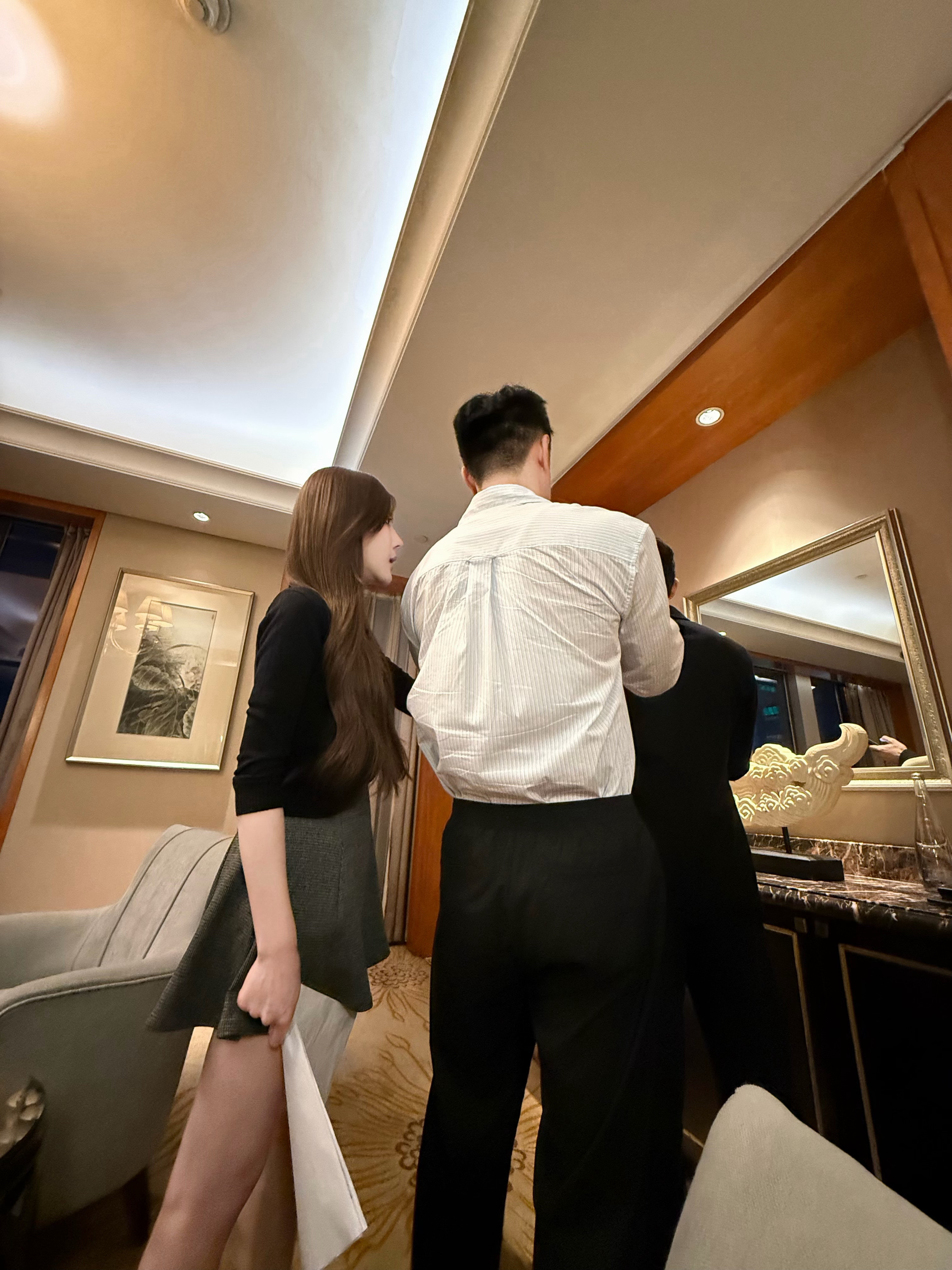 打开助理的手机可以搜获一些雷霆照片​​​