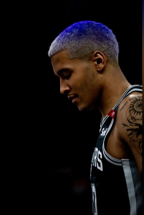 不懂：杰米里·索汉怎么了？没怎么看他的比赛，大致印象是防守能力非常好，但是得分