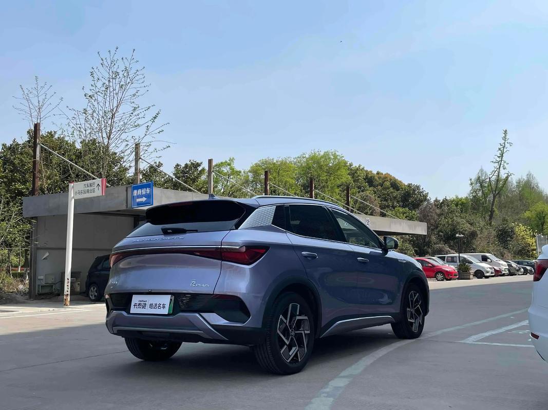 比亚迪一炸成名！比亚迪在以色列被伊朗导弹贴近爆炸，许多汽车被炸，人员伤亡。但比亚