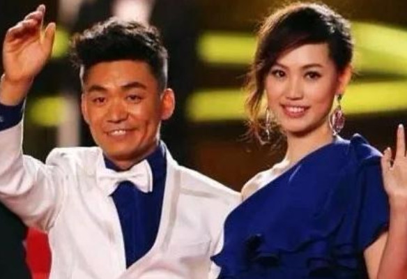2015年，王宝强在外拍综艺时，晚上休息时间给老婆马蓉打电话，过了45s后马蓉才