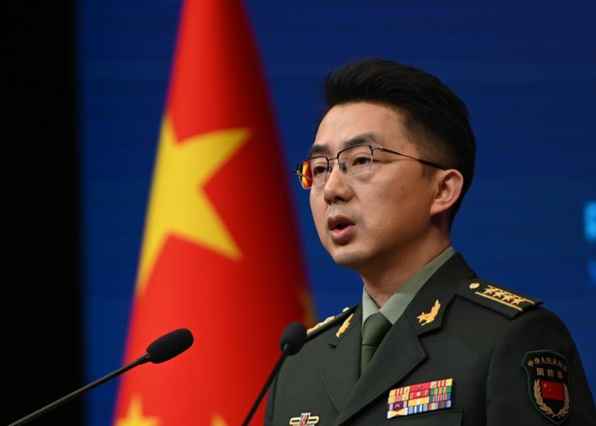 国防部已明确发出通知，凡家中有年满18周岁男性青年的家庭，以及青年本人，都须高度