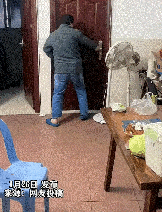 太窒息了！广东，一妈妈发视频称，女儿洗头后有头屑，爸爸就认为她用纸巾擦头，女儿解