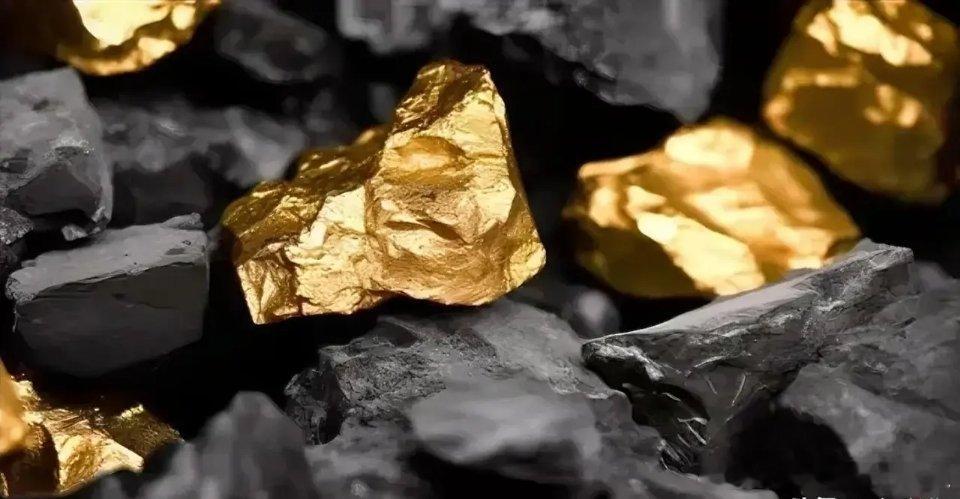 【金价大跌商家称不如上涨时卖得好，有水贝商家为促销主动降工费近期，金价大幅下跌，