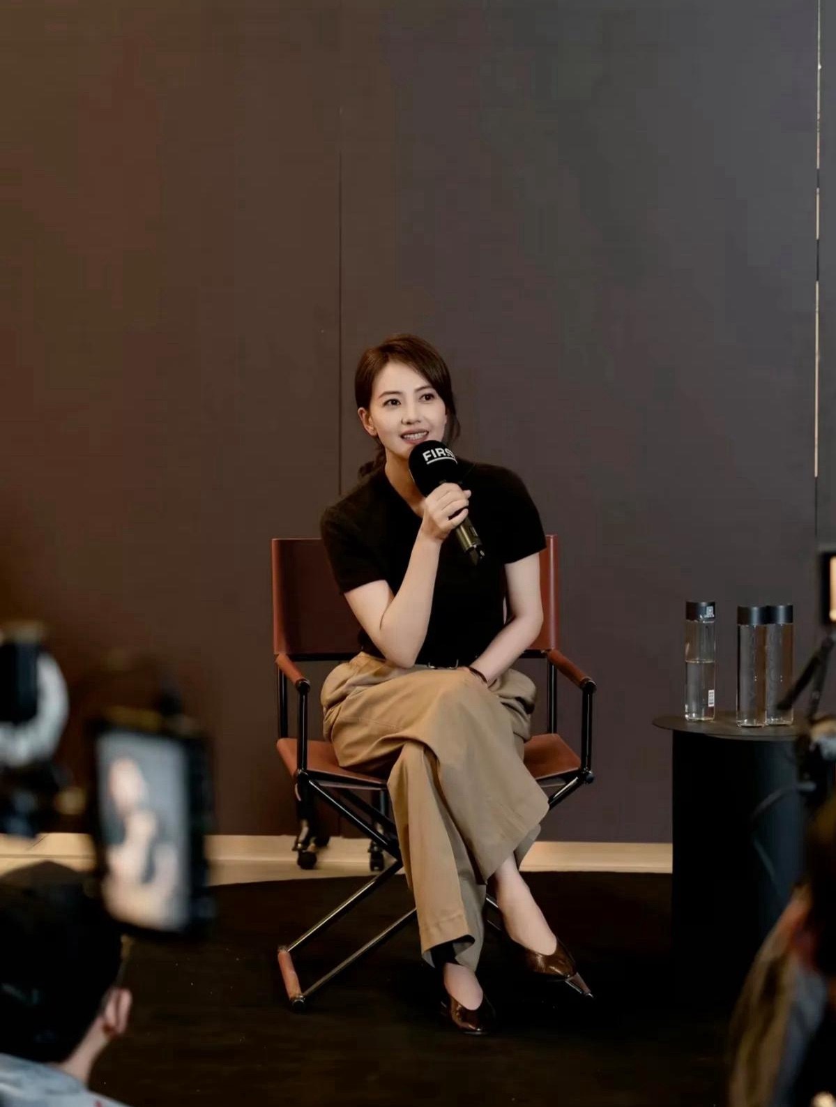 无意间看到高圆圆的一组穿搭，不能说多漂亮，只能说很高级，特别是鞋子很特别呢，如果