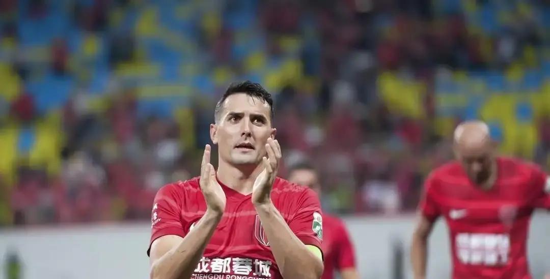 成都球迷最烦的“锋无力”又来了——2024年1月，蓉城一口气敲定王子铭、韦林顿，