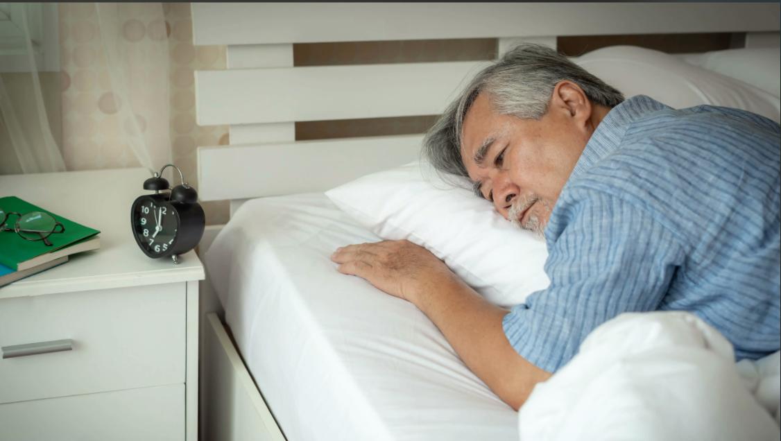 高血压和睡觉有关？医生提醒：高血压患者，睡觉牢记4不要为啥有的高血压患者一到晚