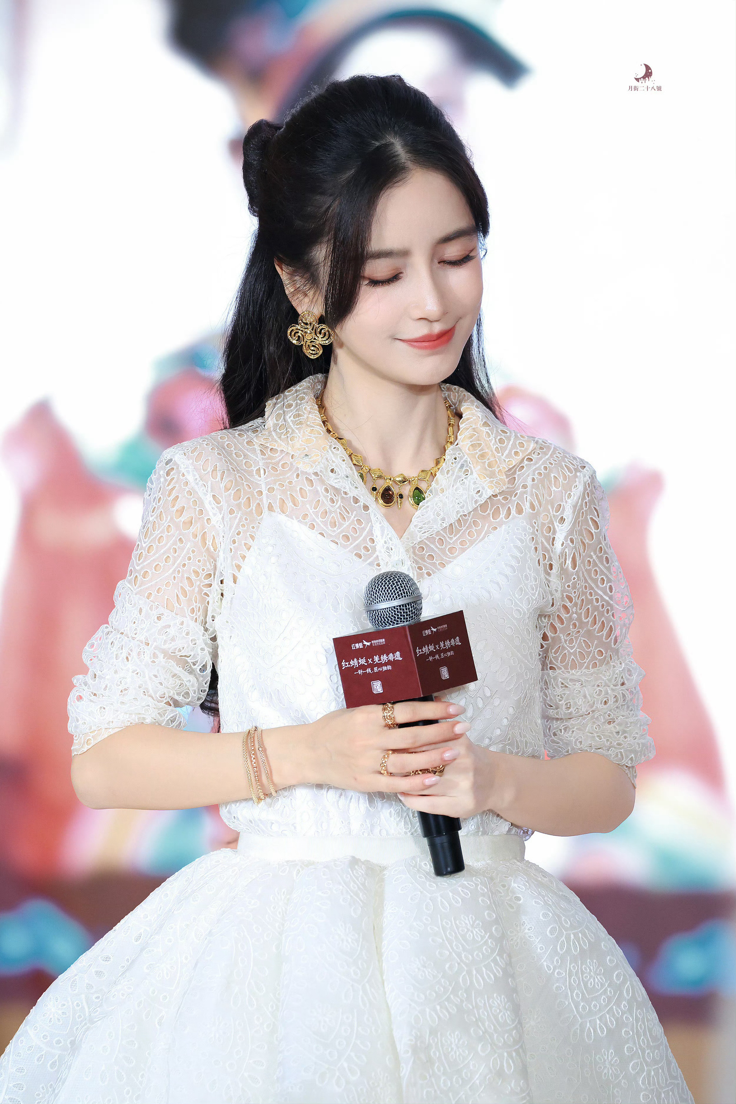 angelababy杨颖昨天的姐姐太美啦，给大家分享小管相册里的姐姐