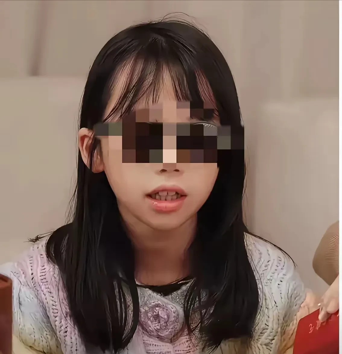 伊能静的视频里出现女儿米粒，这很可能导致她一直以来塑造的好妈妈人设崩塌。因为大家