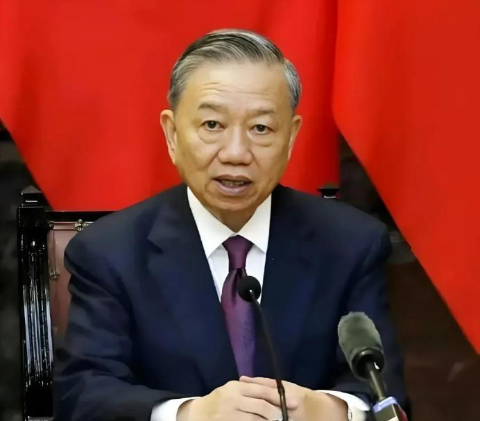 越南是真慌了！咱们砸700多亿挖的世纪运河，下月就要通船了。早前西南省份的货