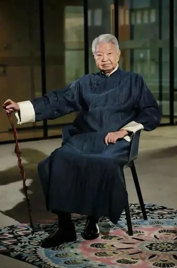 蔡澜走了其实原本有些无感毕竟香港四大才子除了金庸因为年少时看了他的武侠小