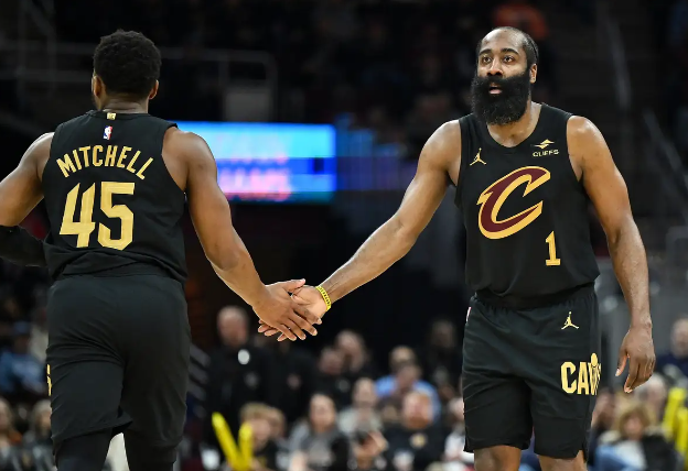 斯特鲁斯应该是登哥遇到过三分最准并且具备大心脏的角色球员了吧？！季后赛最大变