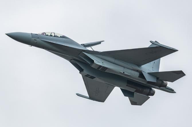 歼-16机群一到，中东各国打开领空放行，数千公里一路畅通无阻！ 8月21日凌