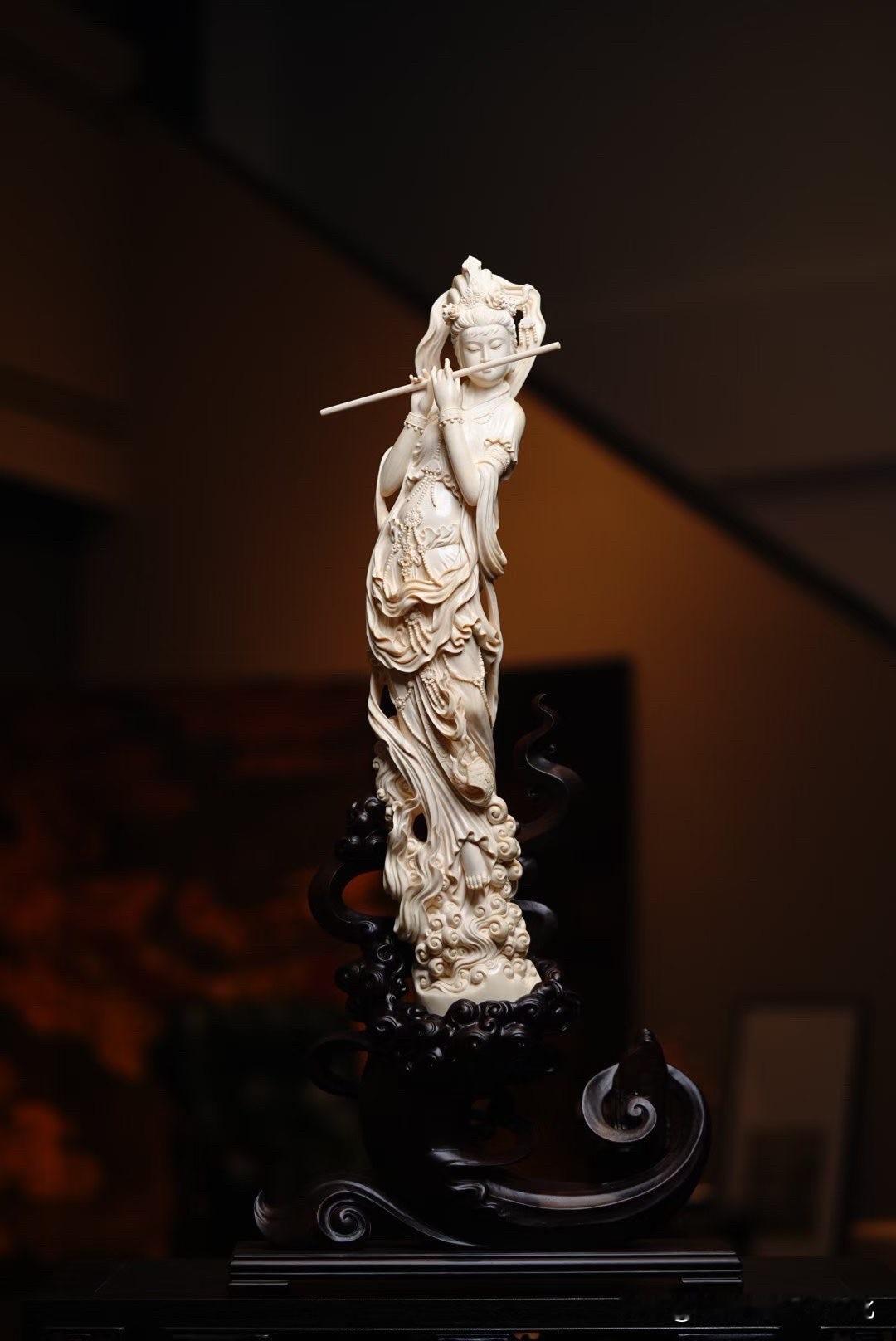 有些飞天，雕的是姿态。有些飞天，雕的是“风”。这一尊猛犸《飞天》，最迷人