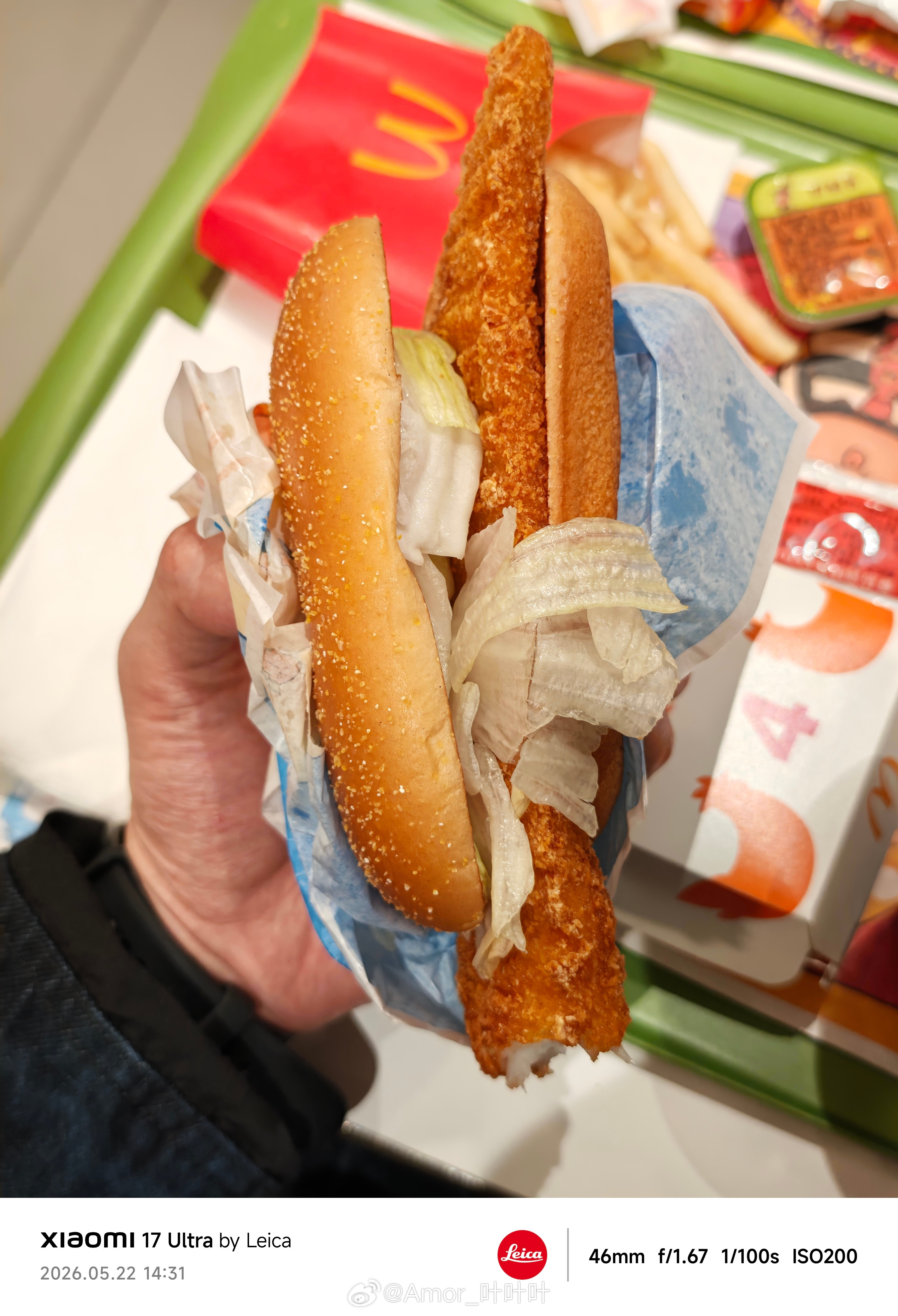 麦当劳新品长鳕鱼好吃的，我啃啃啃……