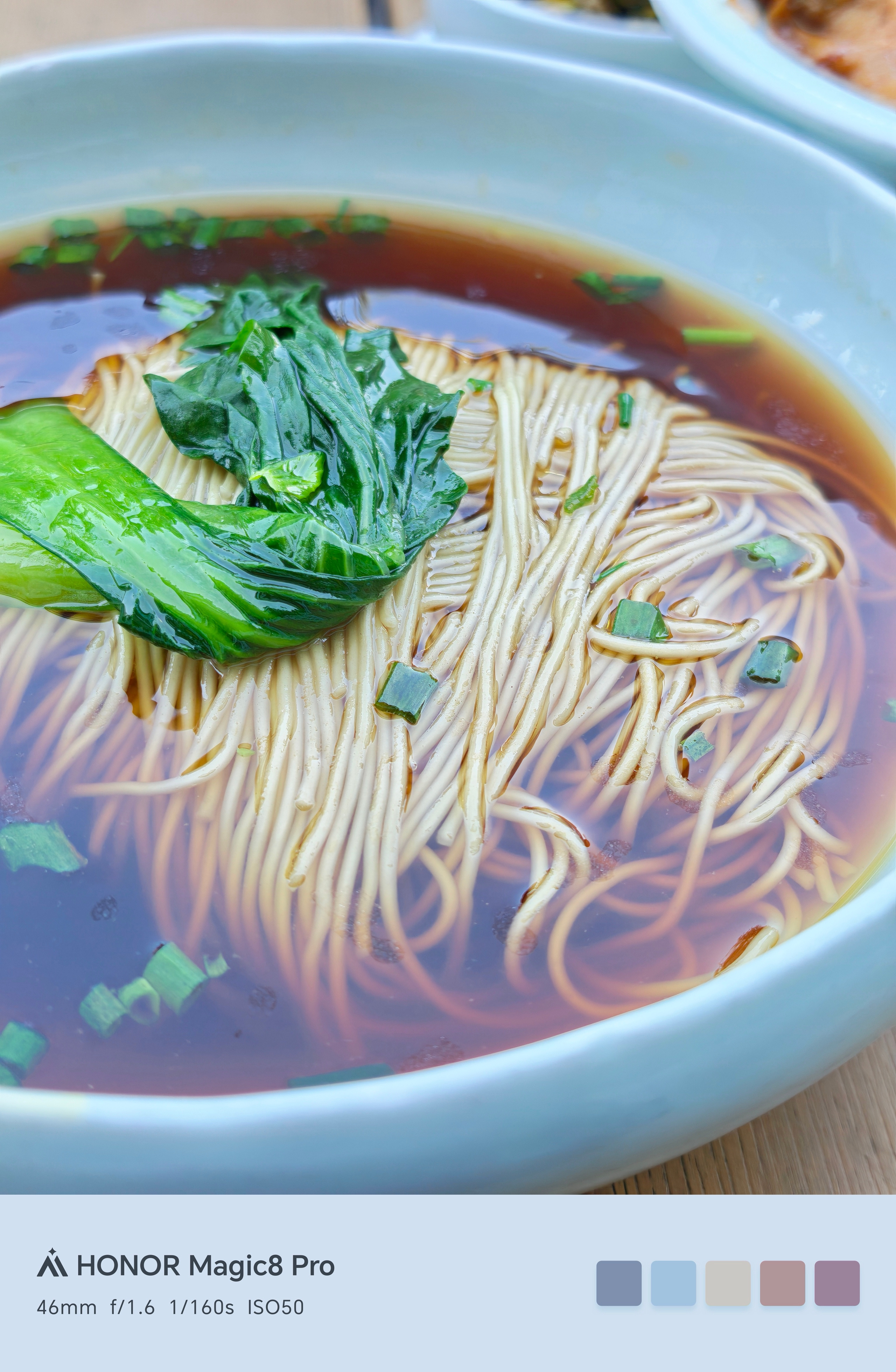 面也真的不能中午吃，吃完就跟活动进场到现在，饿的要死……——照片来自影像强大的荣