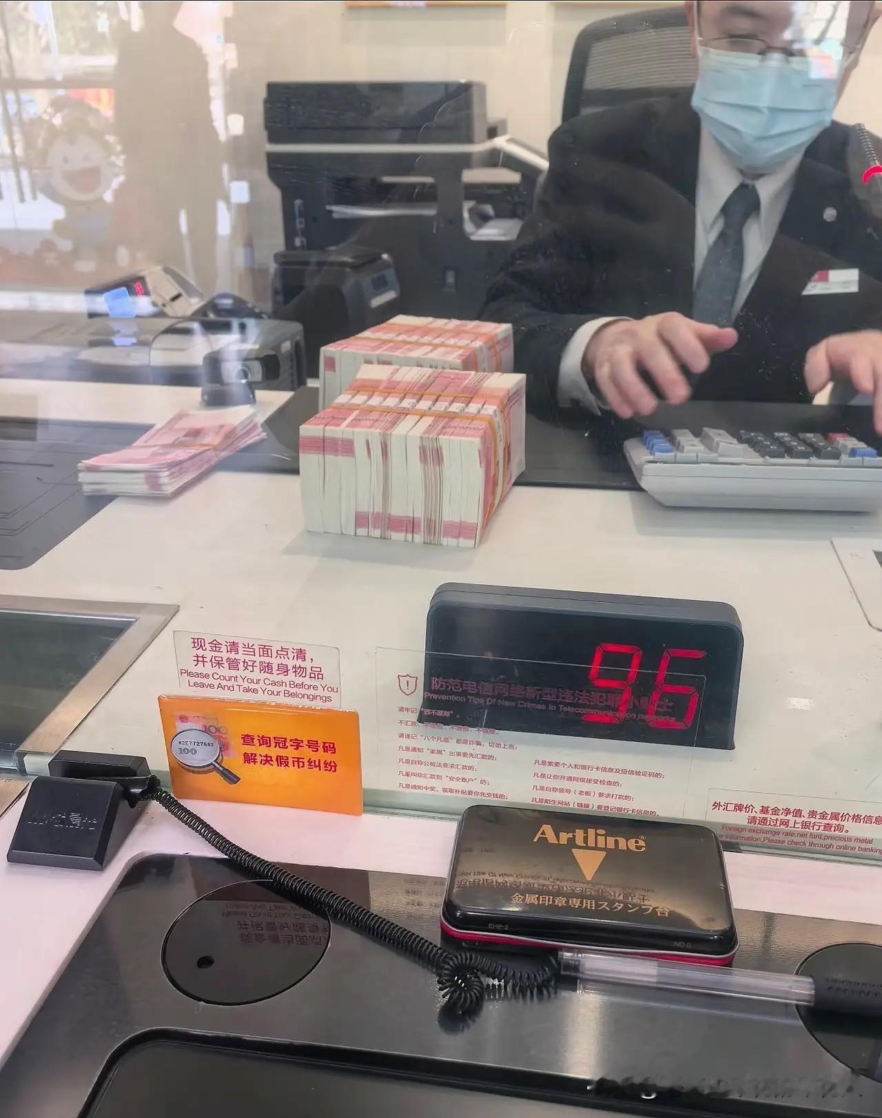 我存了5年的40万昨天到期，今天特意去银行办转存，结果刚坐下说明来意，工作人员就