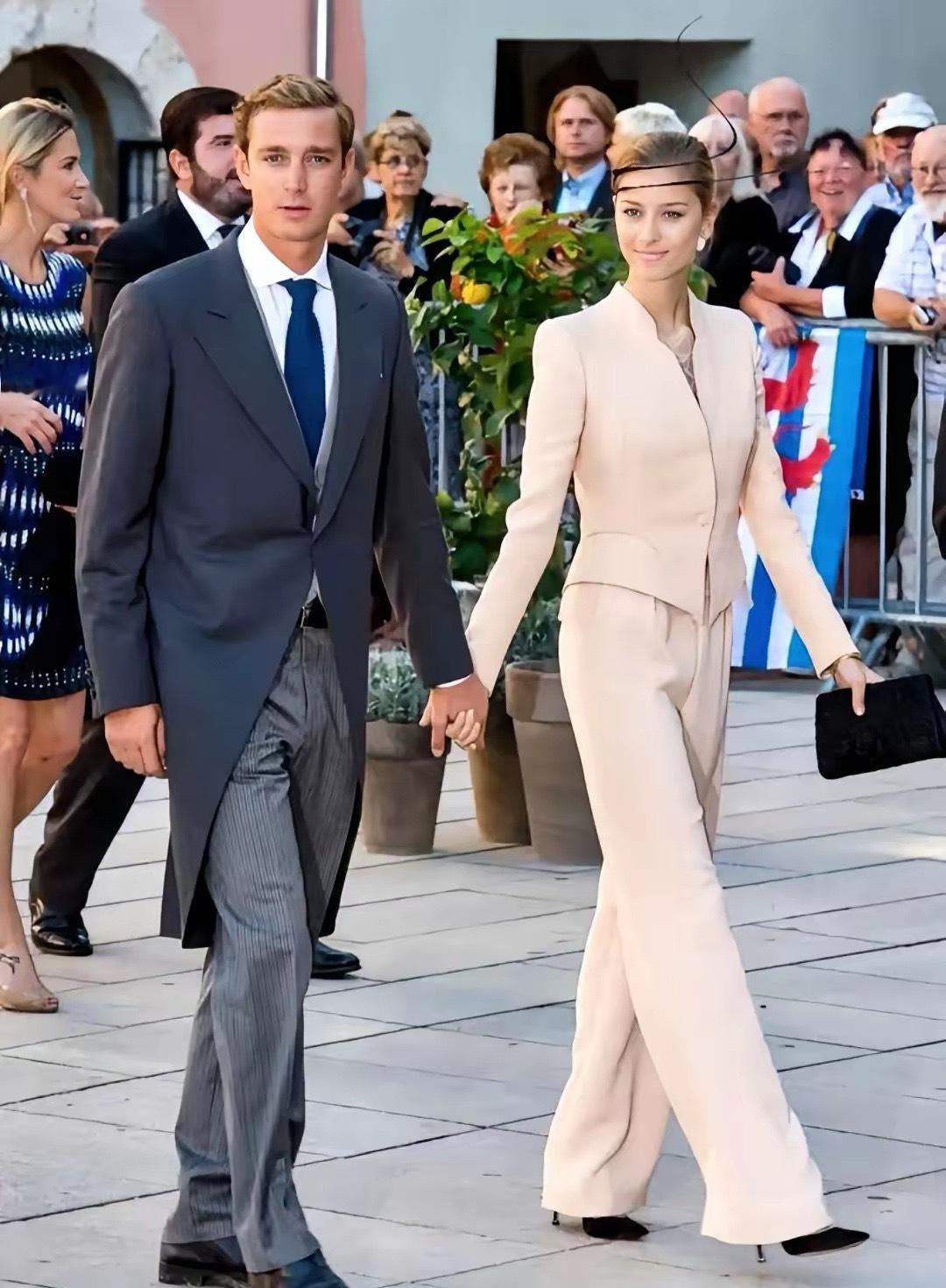 摩纳哥王妃真的每个角度都好美啊！气质高贵，美丽大方，漂亮得倾国倾城！而令人好奇的