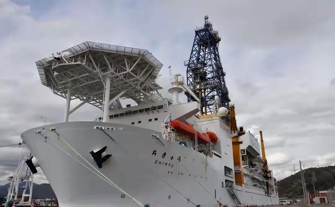 日:阿中颤抖吧中:你这也没发烧啊，说什么胡话日:你们猜我在海底发现了什么中