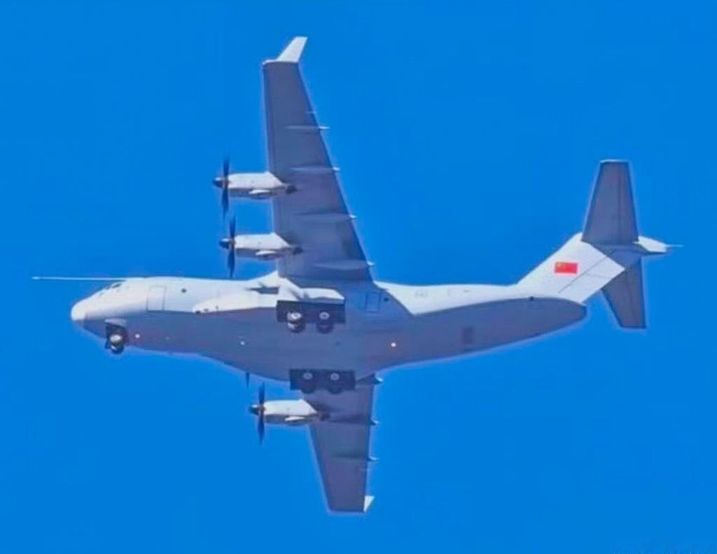 陕飞新中运Y-1501原型机的最新图像显示，已涂上浅灰色漆面，而非黄色底漆。与