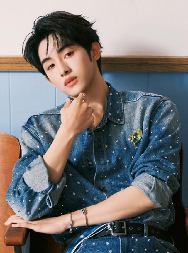 董思成正式解约回国！董思成是韩国SM旗下男子团体组合成员，与韩国经纪公司10年