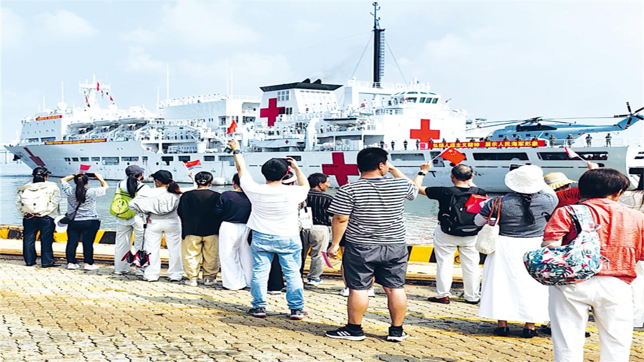 中国船走出不寻常路线！与美舰在巴西“会合”，巴西这下左右为难当中国海军