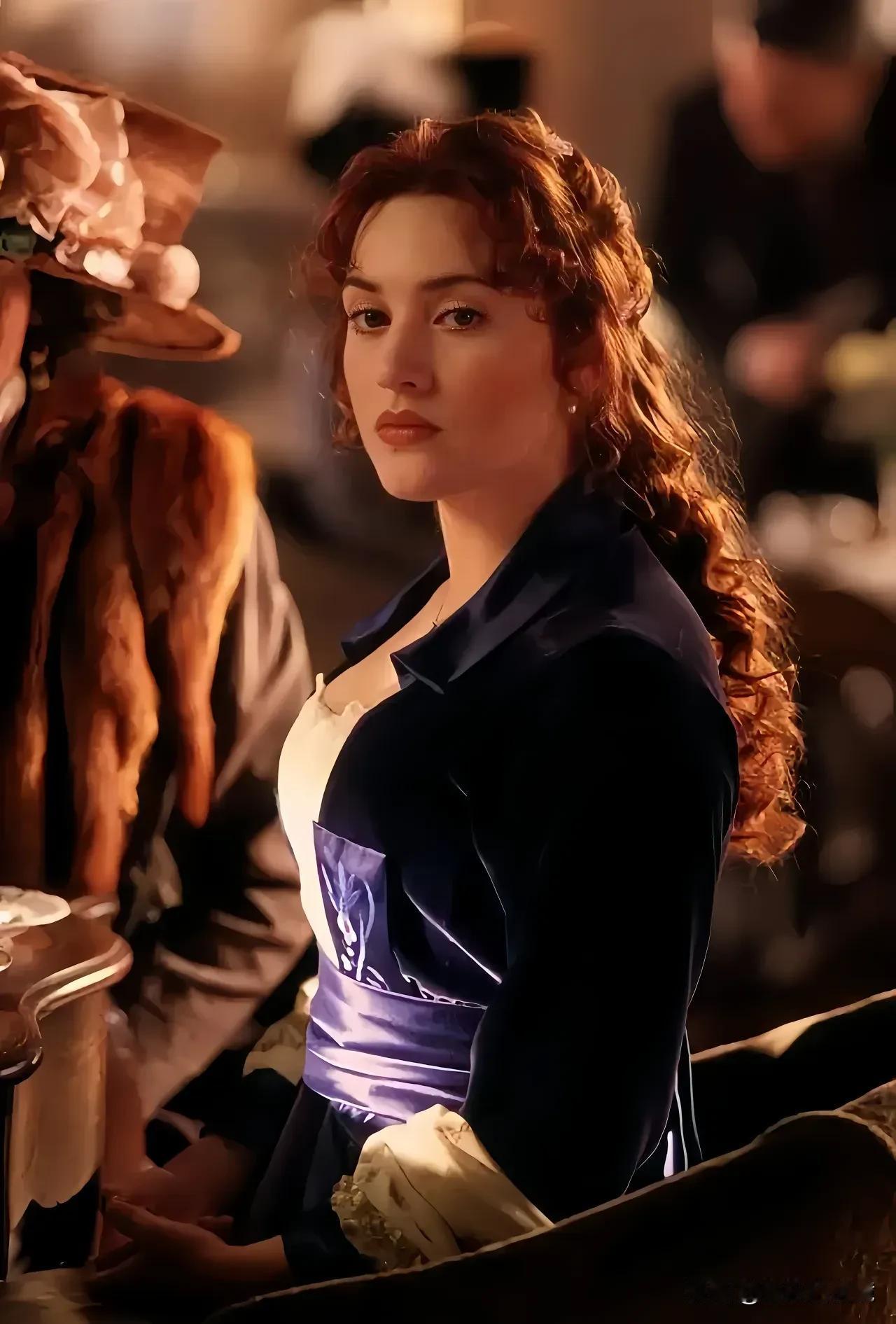 当年电影泰坦尼克号上演的时候，全世界的男人几乎都被这个性感美丽的女人所倾倒。