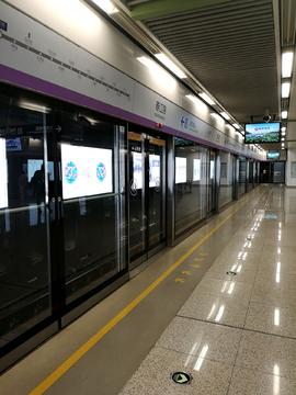 南京地铁又要有大动作啦，听说要规划建设地铁8线。这对南京市民来说，无疑是个好消息