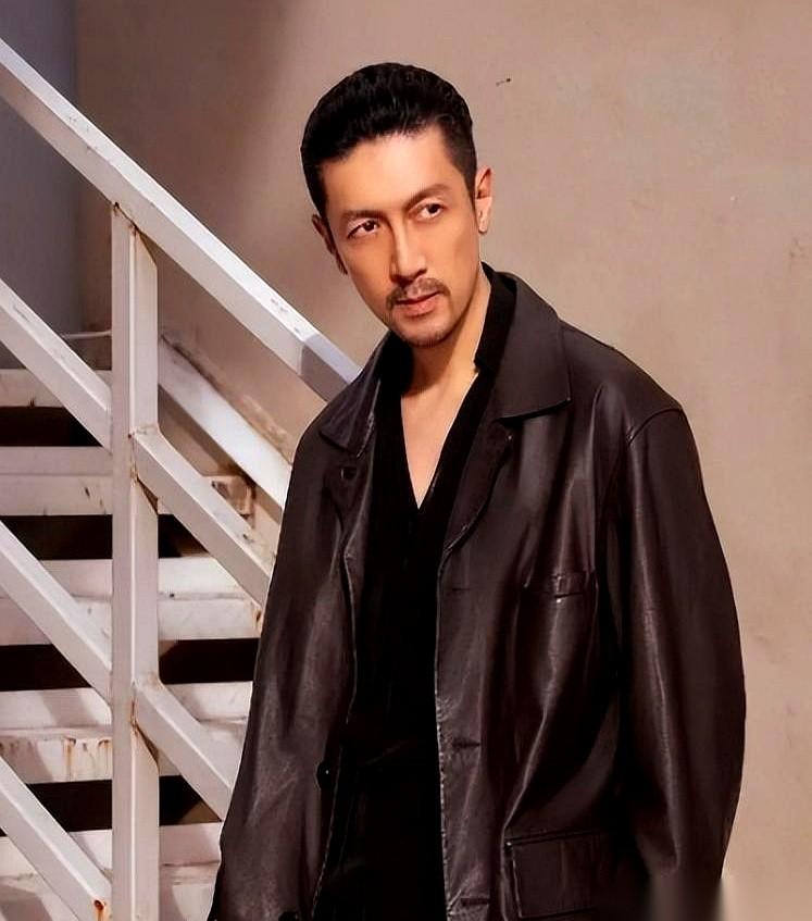 《圈内“怪人”：不混圈子，却活成了顶级炫耀》