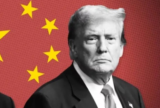中国公开亮剑，和美国硬碰硬后，特朗普服软。美国彭博社16日发文：据知情人士透