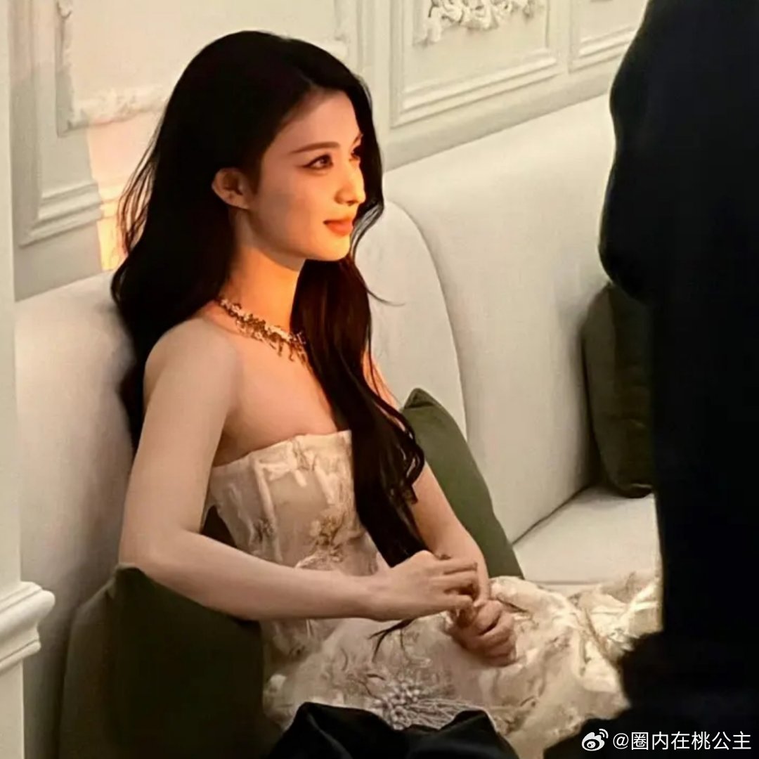 王楚然迪丽热巴同侧脸照，plq说王赢了…