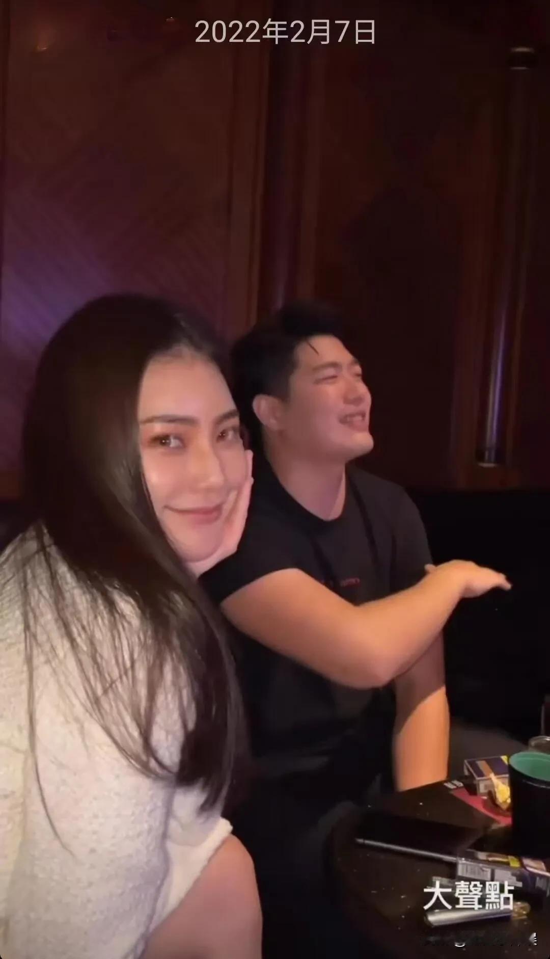 和马筱梅一起过年哇塞，瞧瞧这时间日期的脉络，难不成汪小菲也在这复杂的情感交织