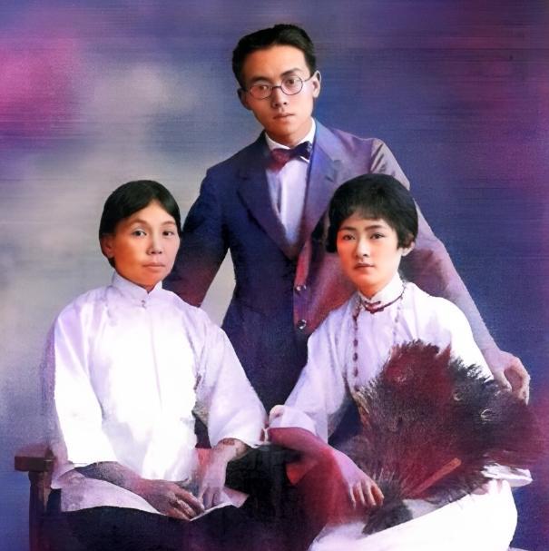 1936年，32岁林徽因头发蓬乱，哭着嘲母亲吼道：“你就是一个疯子！你不配有孩子