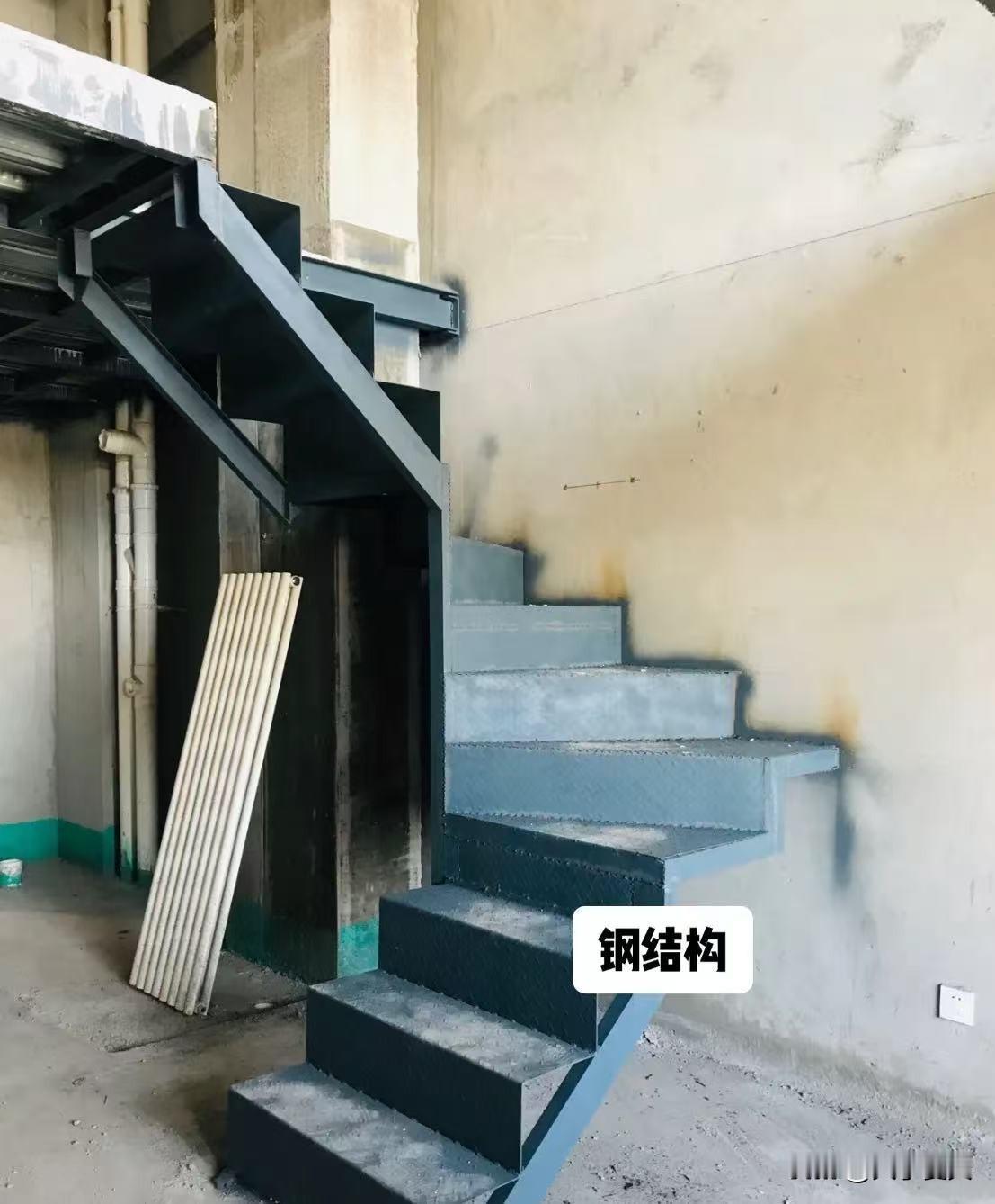 今日装修进度:确定小户型负一层楼梯。对于小户型来说,楼梯的