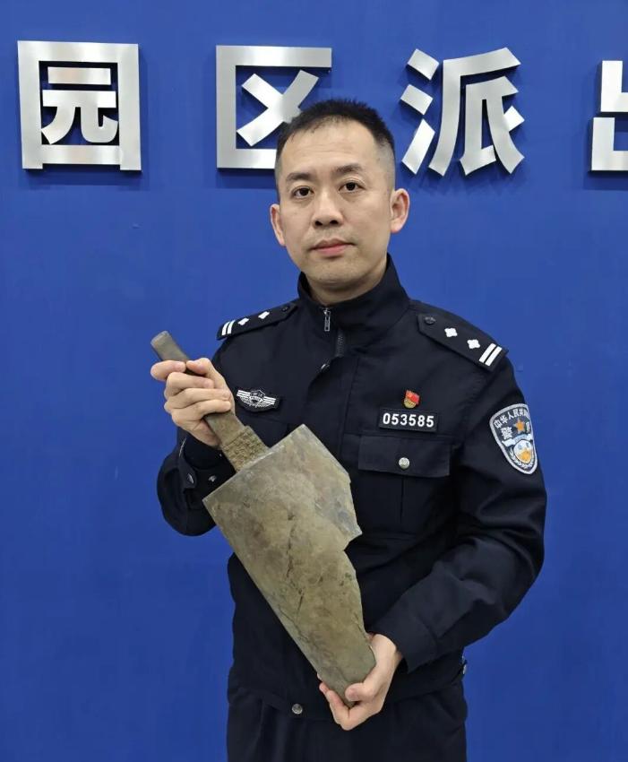 4月11日，一则重大发现被各大权威媒体报道：浙江湖州一对靠收废品维生的老夫妻，在