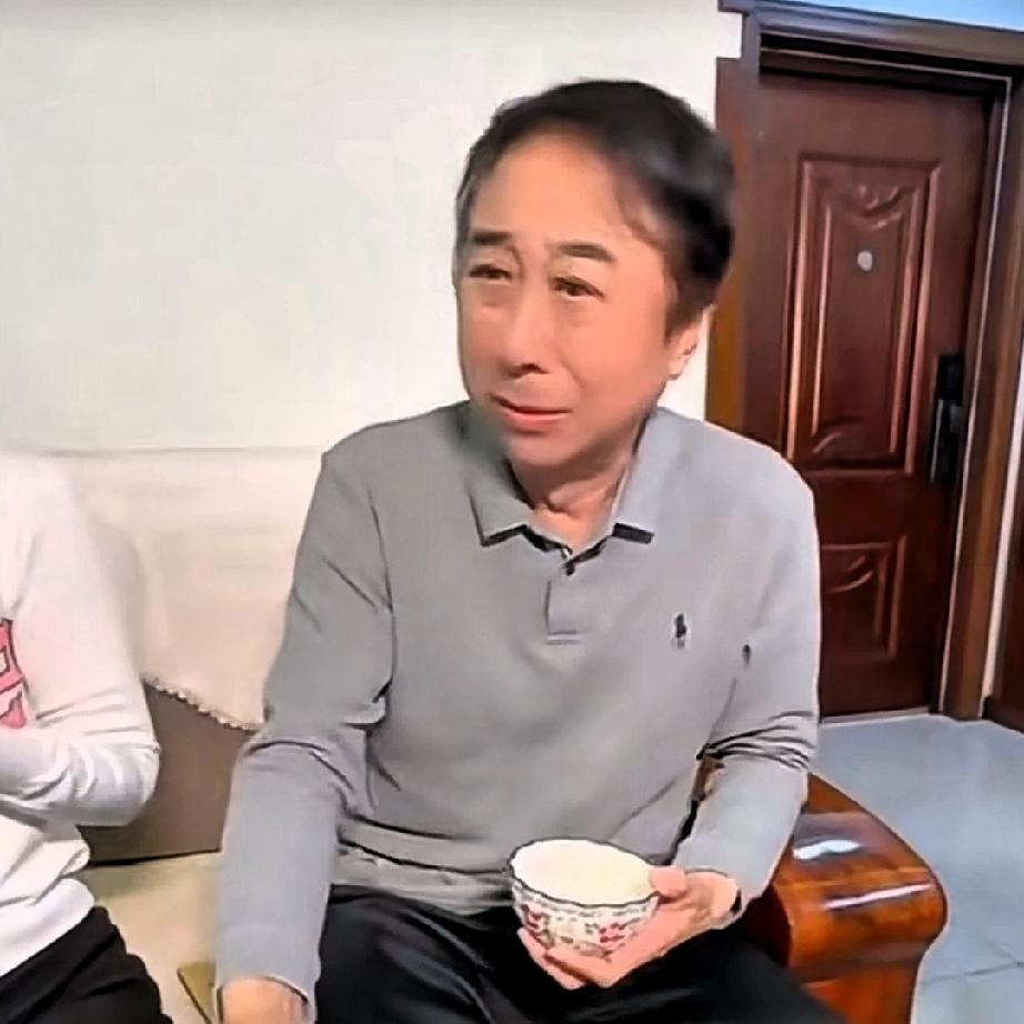 冯巩自退出春晚以后，没事的时侯总拍一些家常里短的段子，一是过过戏瘾，二是发挥余热