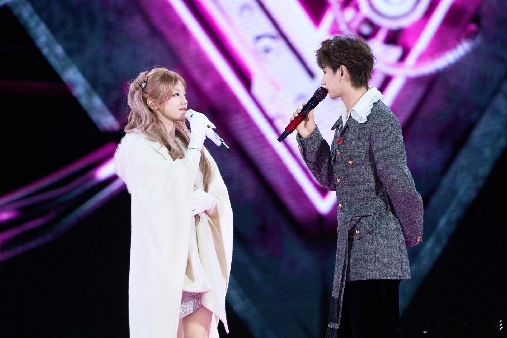 汪苏泷宋雨琦合照男帅女美雨琦和泷泷的这个舞台真的太养眼了