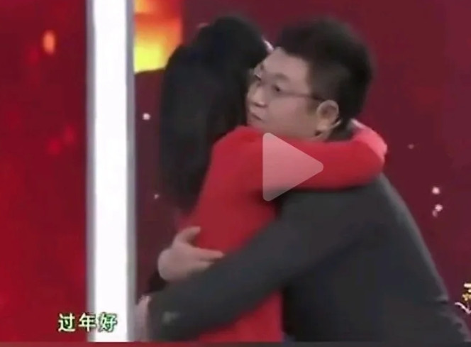 王为念和王芳都是著名主持人。年龄也都过半百了。咋就那么不稳重，那么能嘚瑟呢。想要