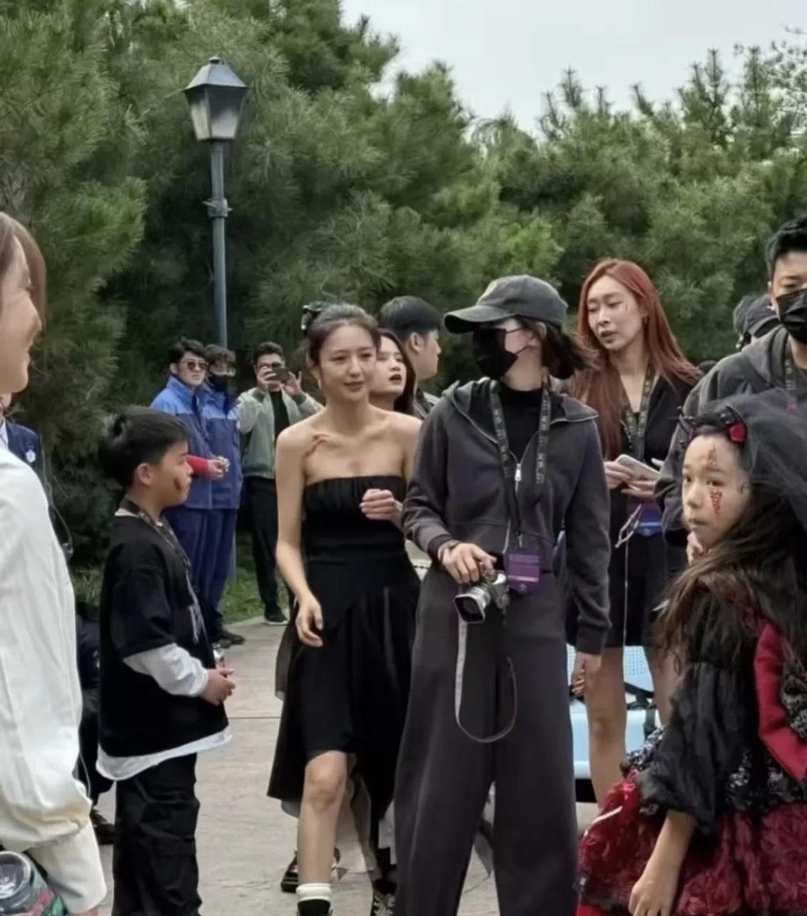 佟丽娅这身材放在普通人中就是一般般吧[哭哭][哭哭][哭哭]