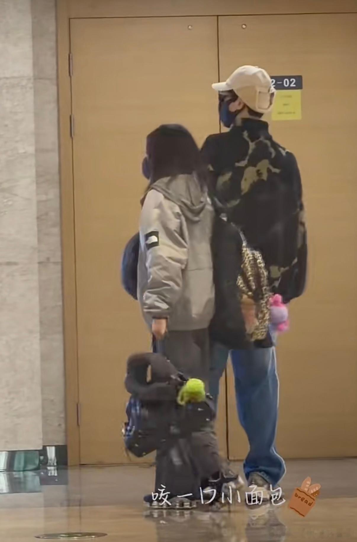 本妈咪对这个帽子很满意冷的时候可以拆下来捂耳朵