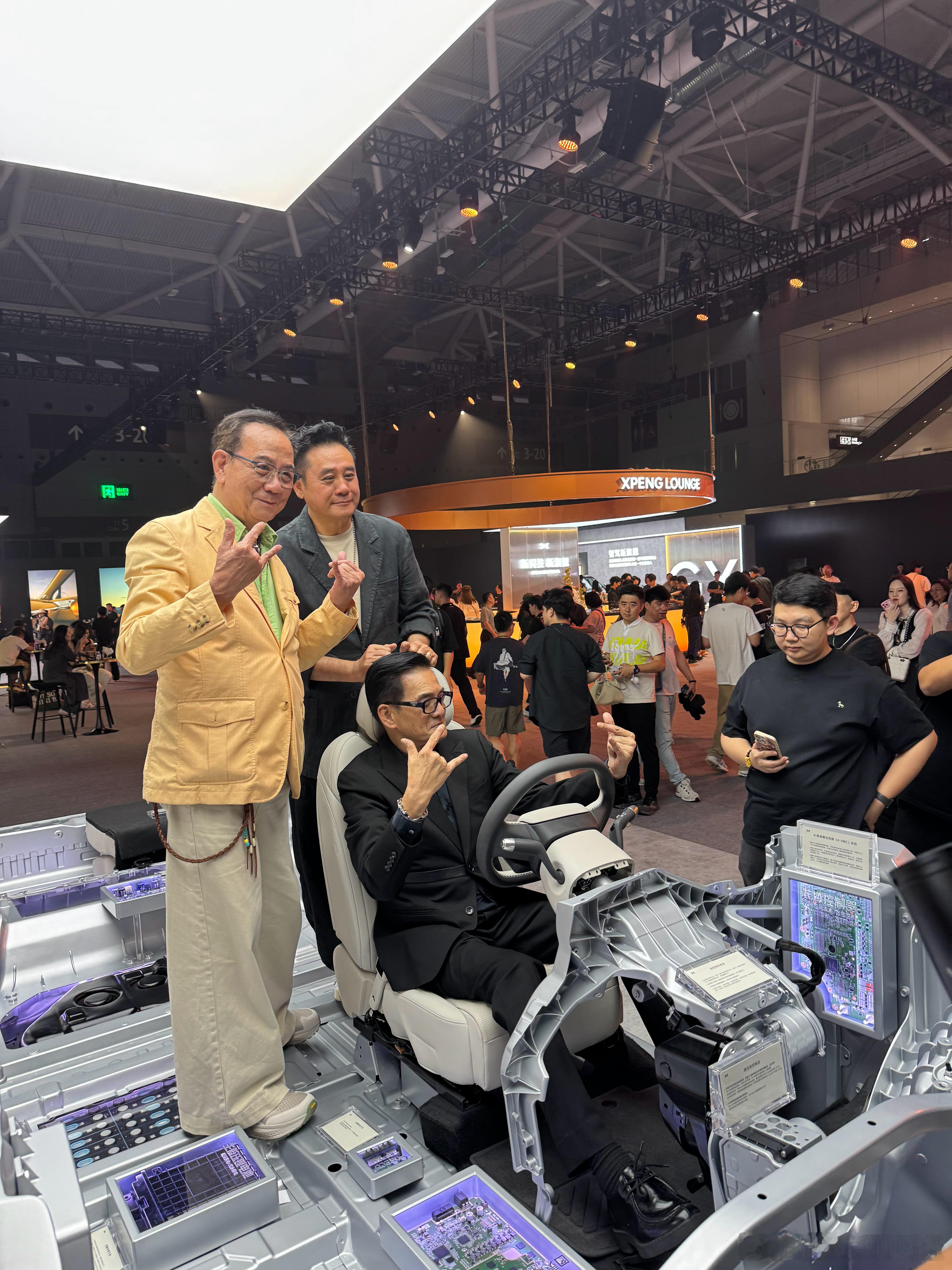 偶遇TVB明星，这真是咱们80后电视里经常看的人物呀，没想到有朝一日离我这么近，