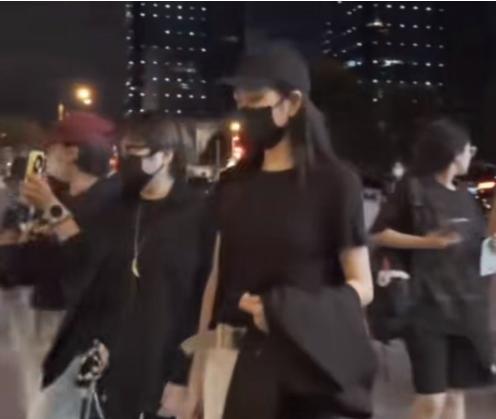 王鸥这事有点意思！明明能独自美丽，偏往是非圈里钻。何九华那声明写得够绝，