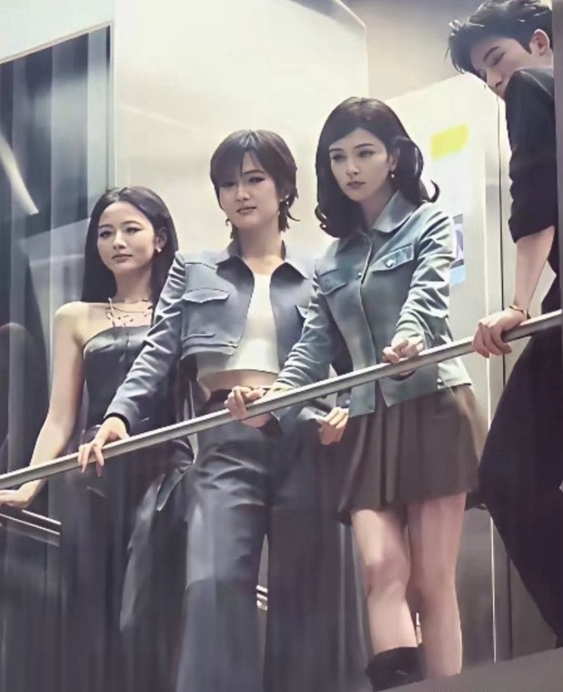 突然有点理解于正了，赵晴的美貌真的很出众。