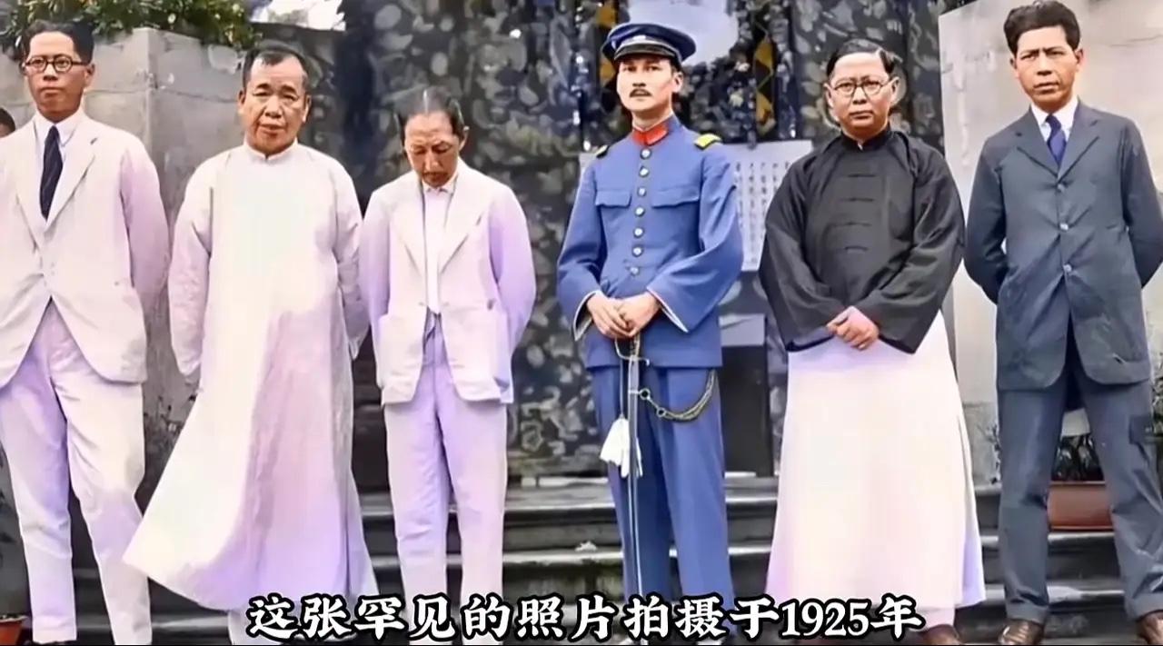 1925年，孙中山先生葬礼上的一张合影，我打赌，认识三位以上，你一定是历史学家了