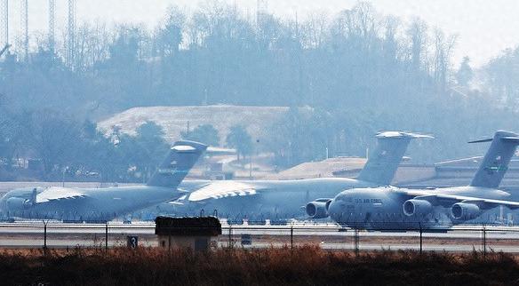 突发！美军紧急从韩国抽兵支援中东，武器装备连夜集结，韩国被架住敢怒不敢言，满心无