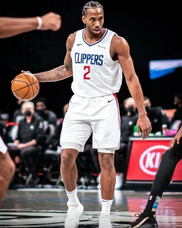 越来越理解刺密的心情，卡密粉丝和卡一样自私伦纳德这个球员吧组织传球非常拉垮别说