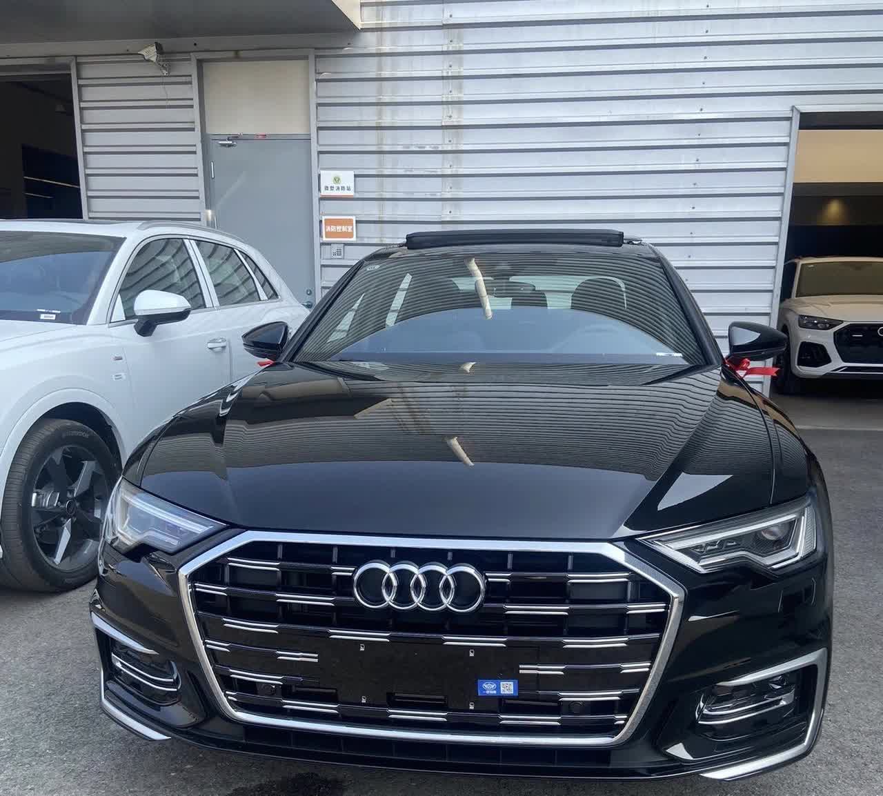 没有新能源车，我敢说大家还在买着高价油车。今天陪朋友去提奥迪A6L，价格吓了我一